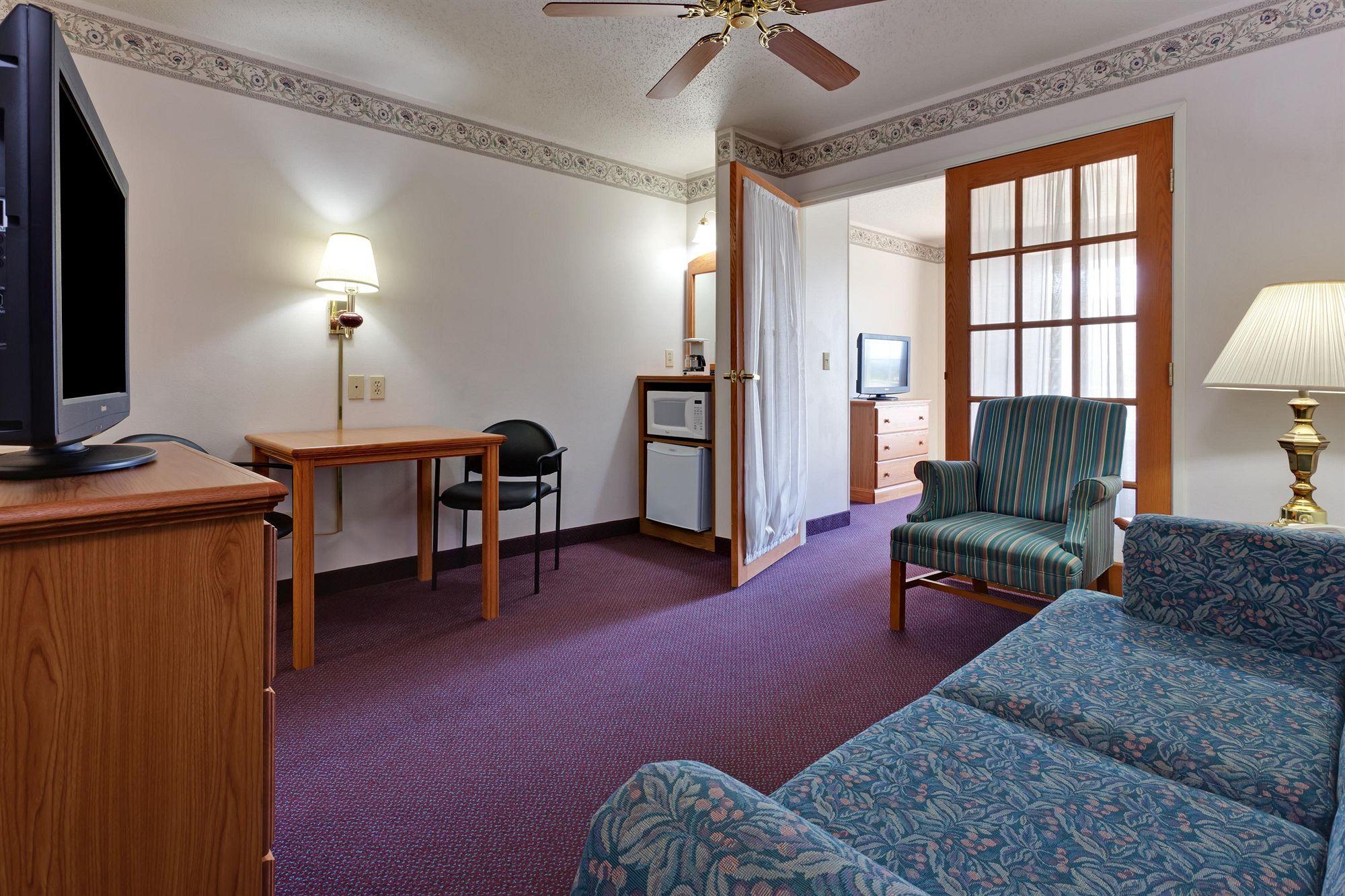 Country Inn & Suites By Radisson, Big Flats Horseheads Eksteriør billede