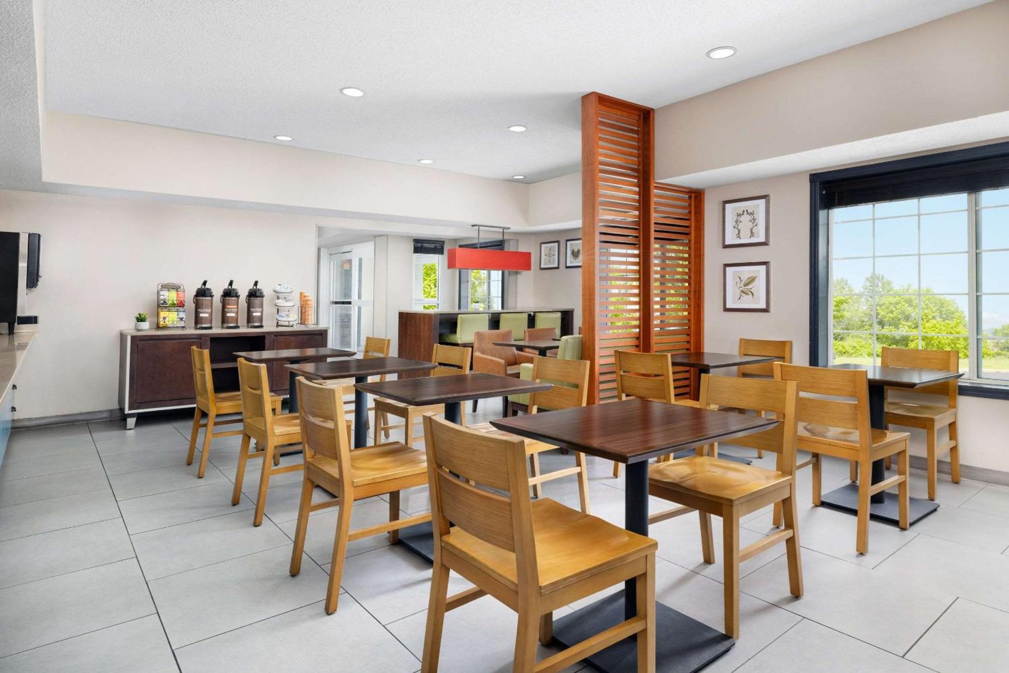 Country Inn & Suites By Radisson, Big Flats Horseheads Eksteriør billede
