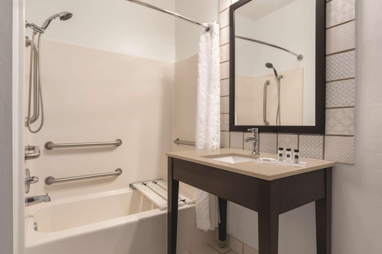 Country Inn & Suites By Radisson, Big Flats Horseheads Eksteriør billede